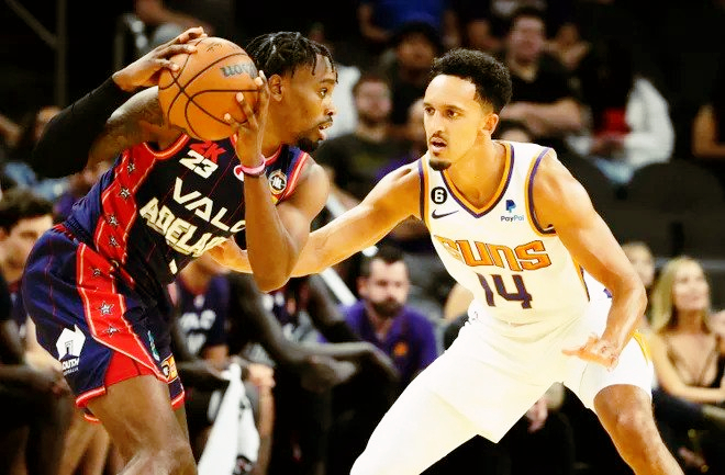 Phoenix, AZ, USA; Phoenix Suns guard Landry Shamet (14) pressures Adelaide 36ers guard Antonius Cleveland (1) at Footprint Center.